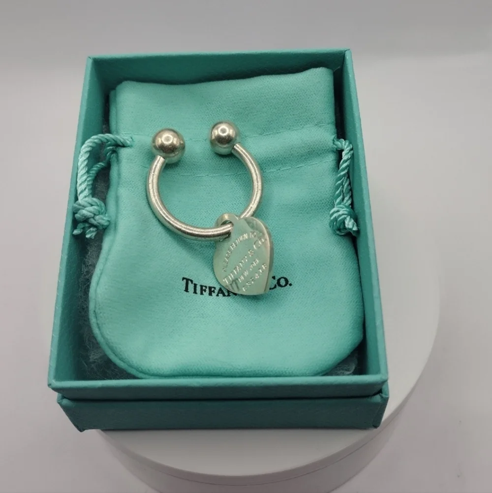 Tiffany & Co. Return to Tiffany Heart Tag Key Ring Key Holder . 925 W/COA